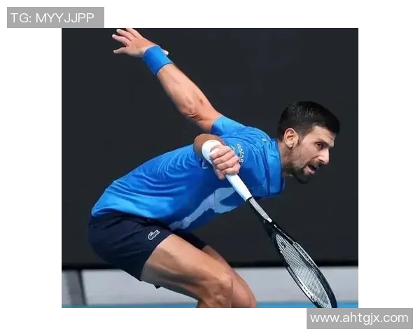 费德勒与德约科维奇2011澳网半决赛巅峰对决回顾与精彩瞬间分析 费德勒与德约科维奇2011澳网半决赛巅峰对决回顾与精彩瞬间分析